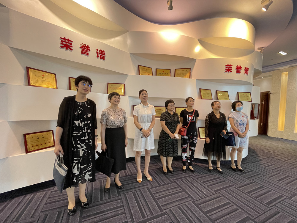 黑龍江省總工會(huì)女職工工作調(diào)研組走訪友搏藥業(yè)